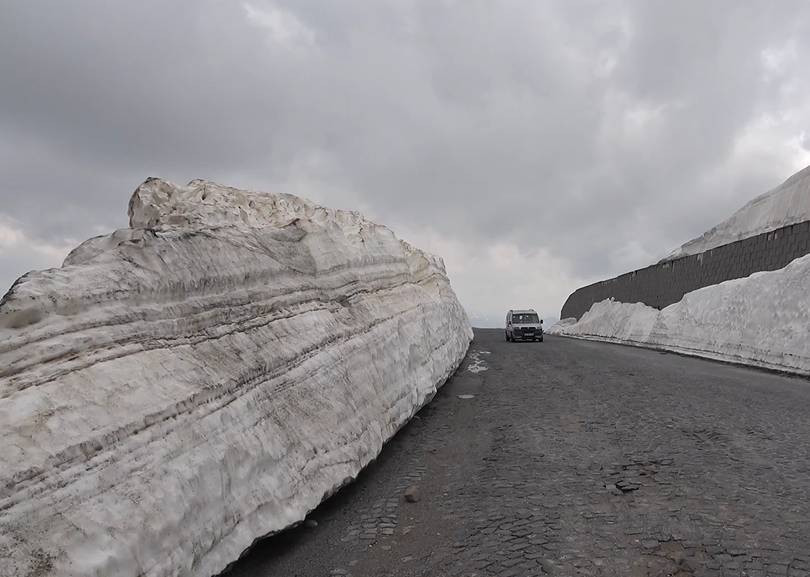 Mayıs bitti ama kar kalınlığı 5 metre. Görenler şaştı kaldı - Resim: 1